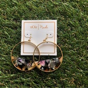 NEW NOIR JEWELRY HOOP EARRINGS